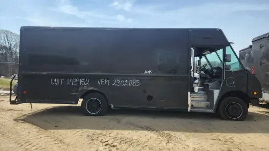 Picture of 2008-freightliner-mt55-chassis-truck-delivery